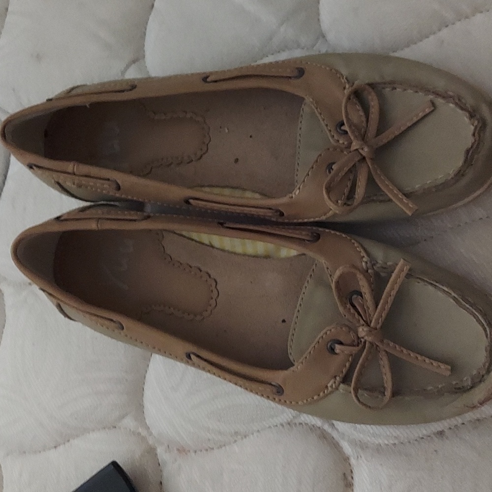 Woman's shoes